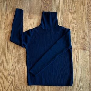 Navy ribbed turtleneck.